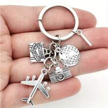 Llavero con tema de viaje de 26 letras con encantos de avión, globo y cámara - Llavero circular con alfabeto, regalo de cumpleaños y vacaciones, llavero casual de aleación de zinc, adecuado para accesorios de automóvil, dije de bolso, mochila para la escuela, gótico lindo y Y2k - Plata antigua - Ver 13