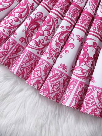 年轻女孩无袖上衣和中裙套装，夏季