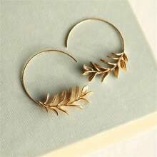 Bohemian Curved Leaf Pattern Unique Design Fashionable High-End Earrings