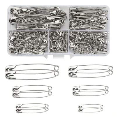 220枚盒装别针，5种尺寸。适用于DIY缝纫工具、头巾和丝巾固定。服装配饰别针，可用于衣服包包饰品、学校办公室配饰、衬衫夹克首饰、圣诞节万圣节服装别针，趣味可爱教师礼物。