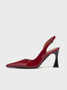 Sandalias de tacón alto con punta cerrada, de cuero lacado rojo, con estilo de Oriente Medio, con correa asimétrica y tacón grueso - Lacre - Ver 4