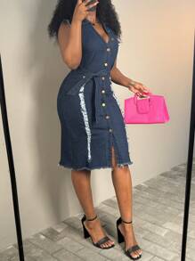Women's Denim Button Up Shirt Dress - Casual Denim Dress With Waist Strap And Knee Length A-Line Dress, Featuring Pencil Silhouettes - 深色水洗藍 - 查看 5