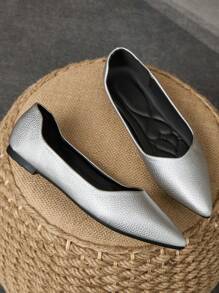 Zapatos de vestir planos de punta plateados para mujer, elegantes mocasines casuales versátiles para fiestas con cierre de slip-on - Plateado - Ver 3