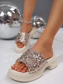 2025 Nuevas cómodas sandalias de cuña con puntera redonda y ajuste ancho, de color liso, para uso casual, para mujer. Sandalias ligeras y minimalistas de alta gama para uso casual al aire libre, con suela antideslizante. Sandalias de playa con brillo para vacaciones al aire libre.