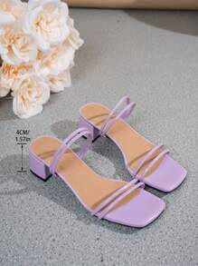 Sandalias elegantes de tacón alto negro con correa de tobillo, suela cuadrada y tacón grueso bajo