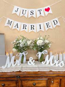 4pcs/Set Mr & Mrs Sign Banner With Ribbon For Wedding Table, Vintage Mr & Mrs Letters For Dessert Table, Wedding Table Stand Sign, Wedding Party Decor, Couple Gift, Home Decoration Gifts Birthday Graduation