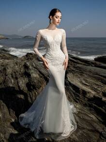 Vestido de novia sirena con entrenada, mangas largas, corset bordado con cuentas lujoso y noble de HEARBOBO para la novia