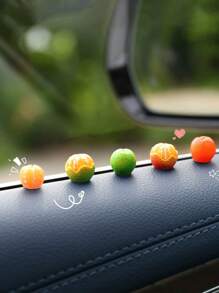 Urocze dekoracje na deskę rozdzielczą samochodu z motywem kreskówek - kolorowe miniaturowe ozdoby, które ulepszą Twoje wrażenia z jazdy, wykonane z żywicy odpornej na ciepło, łatwe w montażu za pomocą kleju bezśladowego, odpowiednie do desek rozdzielczych, lusterek wstecznych, klamek drzwi i otworów wentylacyjnych, dostępne w różnych stylach, spersonalizuj wnętrze swojego samochodu z zabawą i stylem, idealne do dodania uroku konsoli środkowej Twojego samochodu, wiele elementów