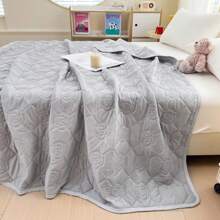 1 pezzo Coperta rinfrescante, realizzata in materiale leggero simile alla seta, traspirante, assorbe il calore per mantenere freschi gli adulti, adatta per chi soffre il caldo, colore grigio, grande piumino estivo rinfrescante - Grigio Chiaro - Visualizzare 6