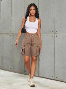 Shorts vaqueros tipo cargo de denim con detalles vintage, bolsillos con solapa, aplicación de cinta, efecto gato, desgastado y dobladillo crudo