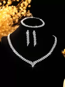 4 pièces Set de bijoux comprenant collier, boucles d'oreilles et bracelet géométrique avec strass. Un ensemble de bijoux polyvalent et élégant pour femmes, convient pour le trajet quotidien, les sorties sur le campus, les mariages, les fêtes, la Saint-Valentin et les vacances