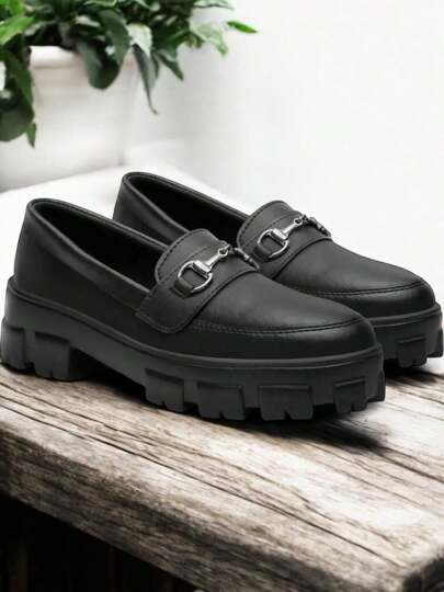 Mocassim Feminino Tratorado Oxford Com Correntes Moda Bloqueira Preto Moda Lançamento