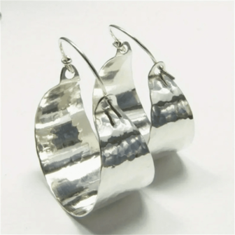 1 par de aretes de aro redondos vintage hechos a mano con textura martillada, joyería de moda estilo bohemio, regalo para mujeres