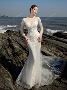 Vestido de novia sirena con entrenada, mangas largas, corset bordado con cuentas lujoso y noble de HEARBOBO para la novia