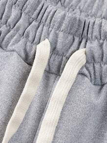 Set de 2 pantalones cortos deportivos de verano para hombre, muy adecuados para entrenamiento, con cordón ajustable en la cintura, bolsillos laterales para comodidad, hechos de tela de punto transpirable que absorbe el sudor, suave y cómodo, excelente para fitness, baloncesto, entrenamiento, correr, ejercicio, ropa urbana, camping, senderismo, actividades al aire libre y uso diario