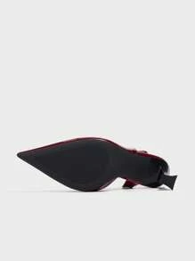 Sandalias de tacón alto con punta cerrada, de cuero lacado rojo, con estilo de Oriente Medio, con correa asimétrica y tacón grueso - Lacre - Ver 5