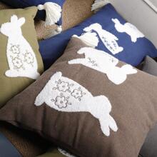 1 pieza Funda de almohada bordada con conejo corriendo, decoración de Pascua para sala de estar y sofá, hecha de fibra de poliéster, sin relleno