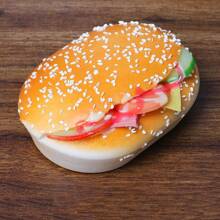1 pezzo Modello realistico di pane per hamburger, decorazione finta di pane per matrimonio, calamita a forma di cibo, oggetto decorativo per laurea, campione di esposizione per vetrina di compleanno (fatto a mano, potrebbe non essere identico al 100% all'immagine)