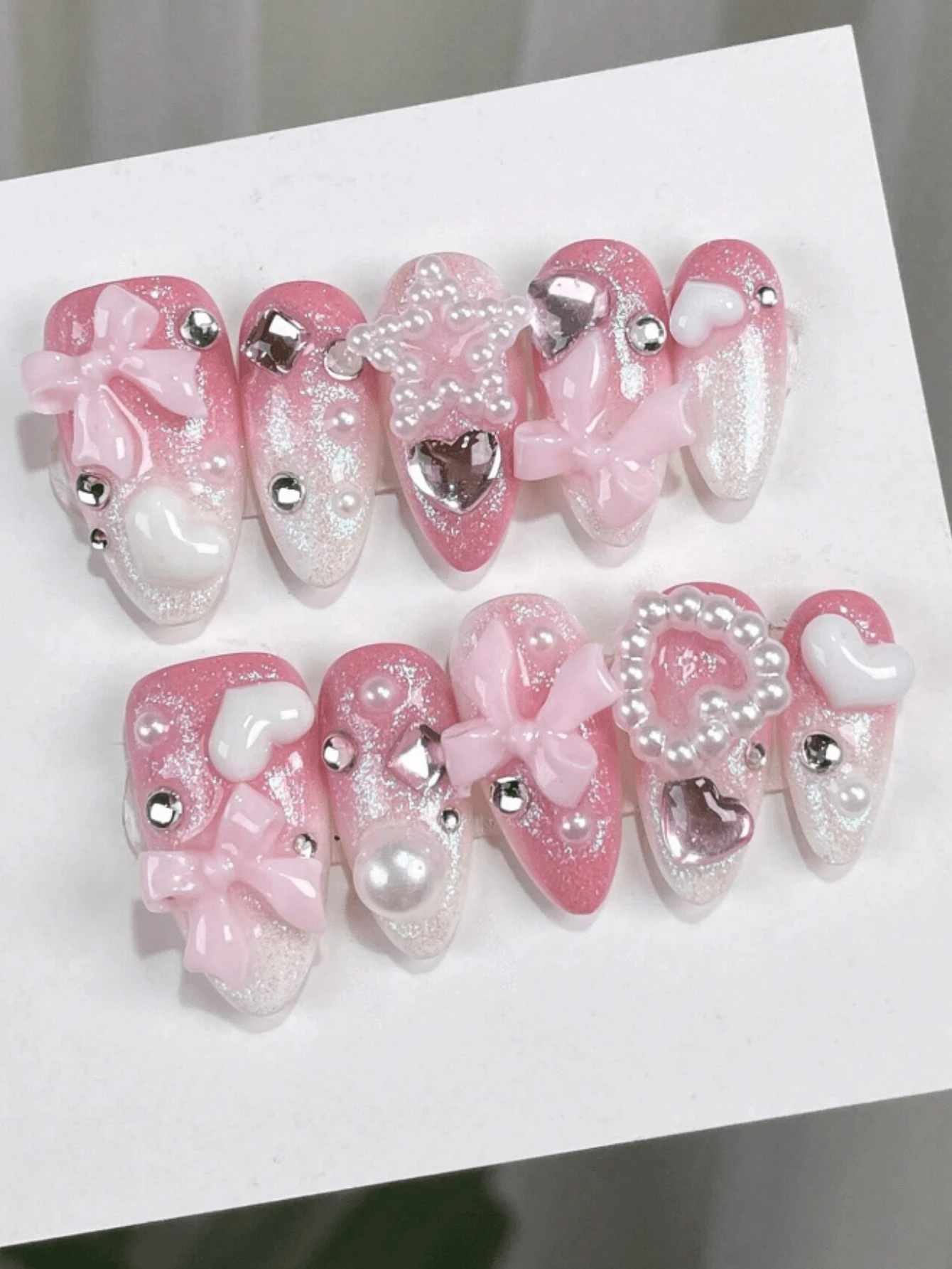 10 miếng dán móng tay acrylic màu hồng ombre thủ công cao cấp, trang trí bằng trái tim và nơ pha lê, miếng dán móng tay nghệ thuật màu hồng ngọc trai, miếng dán móng tay tự dính, dụng cụ làm móng nghệ thuật.