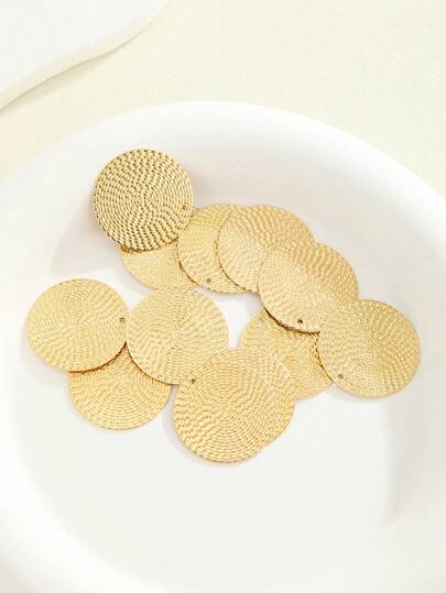 12 piezas de hallazgos de aretes redondos grabados de moda premium con un solo orificio