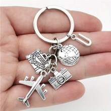 Llavero con tema de viaje de 26 letras con encantos de avión, globo y cámara - Llavero circular con alfabeto, regalo de cumpleaños y vacaciones, llavero casual de aleación de zinc, adecuado para accesorios de automóvil, dije de bolso, mochila para la escuela, gótico lindo y Y2k - Plata antigua - Ver 34