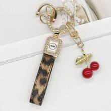 TTOBS 1pc Exquisitely Crafted Leopard Print Leather Car Key Chain With Adorable Cherry Pendant - , Fashionable And Multi-Functional Backpack Keychain - The Perfect Accessory For Backpacks. The Perfect Valentine's Day Gift, Also An Ideal Gift For Your Beloved Girlfriend.