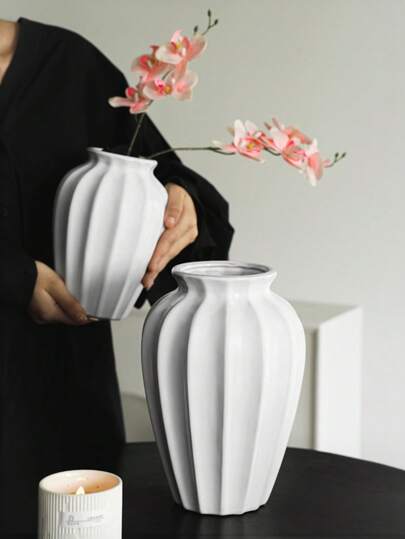 1PC Shatterproof Faux Ceramic Plastic Vase, Moderne Minimalist Home Wit Gestreepte Textured Cylindrical Elegante Multi Functional ative Flower Vase Wedding, Office, Seasonal Displays, Year Round Indoor/Outdoor Room Glass