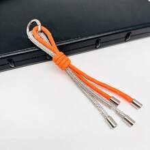 Llavero con colgante en forma de anillo pequeño con nudo de doble hebra de dos colores y pequeños diamantes, accesorio elegante y versátil para decorar bolsos de mujer, ropa y talla grande