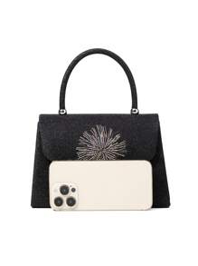 这是一款黑色晚装手拿包，包身呈长方形，顶部配有提手，方便携带，整体设计经典典雅，包盖饰有放射状水晶点缀，璀璨夺目，为整个包包增添奢华精致的气息。 - 黑色 - 查看 4