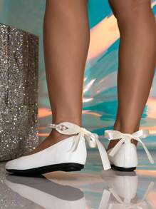 Fall/Winter Women Bow & Faux Pearl Decor Flat Rounded Toe Ankle Strap Loafer Shoes - White - View 6
