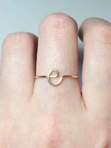 1 Stück minimalistischer, kleiner Initialen-Ring für Frauen, goldplattiert, Draht Stapel-Ring Buchstaben A-Z, Verlobungs- und Hochzeitsschmuck Geschenkidee