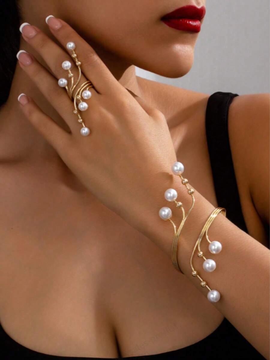 1 Set (Includes 1 Geometric Line Pearl Gold Bracelet And 1 Geometric Line Pearl Ring) Vintage And Fashionable Geometric Line Pearl Gold Bracelet And Geometric Line Pearl Ring Combo Set, Stylish And Cool For Summer, Long-Lasting Pearl Jewelry Set, Suitable For Women To Wear Daily, Holidays, Social Gatherings, Parties, As Couple Gift