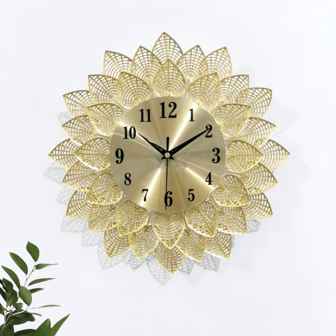 ساعة حائط معدنية صامتة حديثة (33 سم/13 بوصة) - تعمل ببطارية AA، ساعة ديكورية ذات تصميم أنيق، مناسبة لغرفة المعيشة/غرفة الطعام/غرفة النوم/غرفة الدراسة، ساعة حائط ديكورية مثالية لهدايا ديكور المنزل، عيد الميلاد، التخرج، غرفة النوم، غرفة السكن الجامعي، العودة إلى المدرسة، ديكور المدرسة، مفاجأة المدرسة، لوازم المدرسة