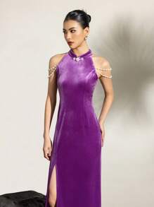 Elegant Velvet Qipao With Sleeveless Stand Up Collar & Pearl Embellishments High-Slit Evening Dress For Formal Occasions, Weddings, And Luxury Events | Modern Sophistication Blended With Traditional Charm (Seasonless)New Chinese Style Cheongsam Qipao Dress - Purple - View 6