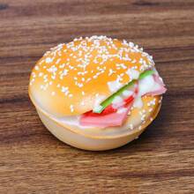 1 pezzo Modello realistico di pane per hamburger, decorazione finta di pane per matrimonio, calamita a forma di cibo, oggetto decorativo per laurea, campione di esposizione per vetrina di compleanno (fatto a mano, potrebbe non essere identico al 100% all'immagine)