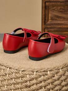 1 Paio di scarpe da vestito in pelle rossa per bambine, scarpe uniformi scolastiche da principessa, con punta tonda, decorazione fiocco, in morbida pelle, per sfilate, carine e alla moda