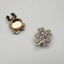 A Pair Of Four-Leaf Flower Ladies Cufflinks, Light Luxury Rhinestone Shirt Buttons, Fashionable And Versatile Button Sets, Flap Design, No Need For Needle Sewing, Easy To Put On And Take Off Cufflinks Shirt Buttons Decorative Buttons. Suitable For Formal Occasions, Daily Wear, Banquets, Parties. Exquisite Packaging, High-Grade Gift Box, Holiday Gift, Gift For Friends.