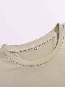 Conjunto de camiseta con estampado de letra y pantalones cortos con cordón para hombre - Caqui - Ver 3