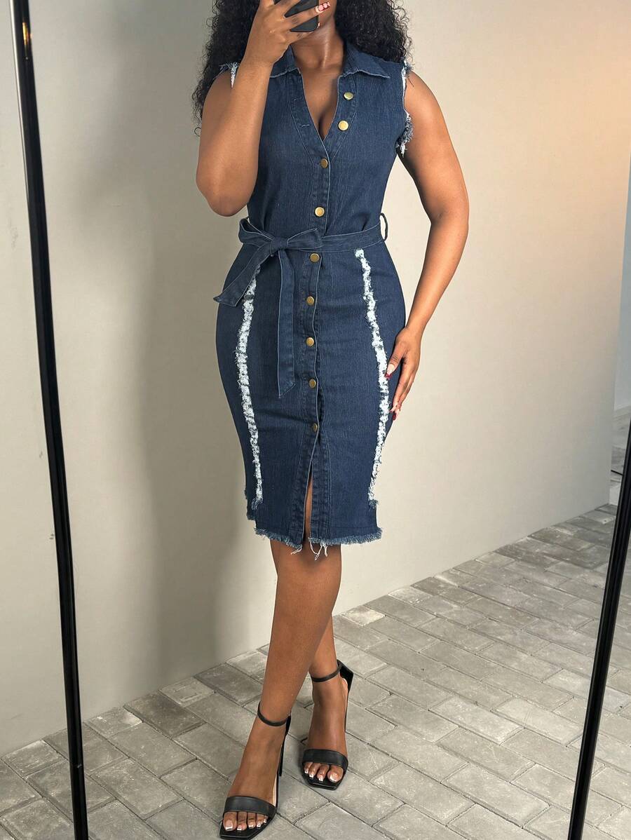 Women's Denim Button Up Shirt Dress - Casual Denim Dress With Waist Strap And Knee Length A-Line Dress, Featuring Pencil Silhouettes - 深色水洗藍 - 查看 1