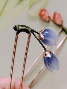 1个复古莲花四叶草U型发夹，金属材质，白色、红色、粉色、紫色、黄色可选，可爱花束造型，优雅仙女发带发梳，精致少女发饰，红色委陵菜花装饰，适合春、夏、秋、冬四季佩戴，不易褪色，长17.9厘米，酷炫夹子，不伤头皮，新年、发饰、发饰、头饰、情人节饰品、女士发饰