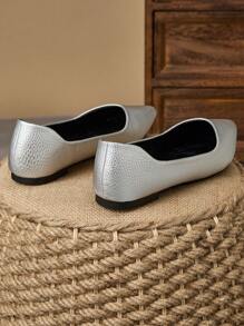 Zapatos de vestir planos de punta plateados para mujer, elegantes mocasines casuales versátiles para fiestas con cierre de slip-on - Plateado - Ver 6