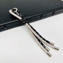 Llavero con colgante en forma de anillo pequeño con nudo de doble hebra de dos colores y pequeños diamantes, accesorio elegante y versátil para decorar bolsos de mujer, ropa y talla grande