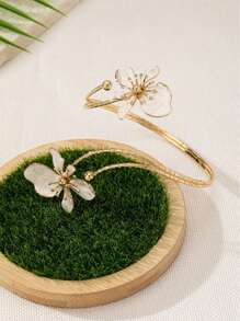 1pc Women Minimalist Geometric Line Open Bangle, Gold Color, Suitable For Daily Wear,Classy,Festival - Style 13 - View 3