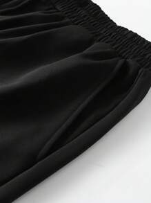 Conjunto de camiseta con estampado de letra y pantalones cortos con cordón para hombre - Caqui - Ver 7