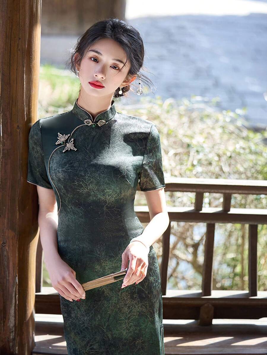Chinese Style Slimming Long Improved Cheongsam, Young & Retro Short Sleeve, Shanghai Show Edition 2025 - Dark Green - View 1