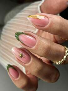 10 件纯手工绿色水波不对称金色法式按压指甲，奢华优雅的人造指甲片