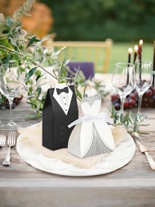Boîte à bonbons de mariage de style européen de 40/20 pièces, boîte-cadeau de mariage en forme de robe de mariée et de marié (deux styles, la moitié de chaque), boîte-cadeau à bonbons avec ruban, boîte-cadeau d'accompagnement de demoiselle d'honneur et d'homme d'honneur, centre de table de mariage, parfait pour la décoration de fête de mariage, emballage de cadeau de mariage