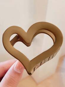 1Pc Color Random Women's Medium Black, White, Brown, Khaki 2.56 In Heart-Shaped Plastic Hair Clips, Fashion, Elegant, Simple, Solid Color, Suitable For Daily, Outdoor, Casual, Party, Commuting, Vacation, Washing Face, Makeup, Matching Clothes, Hair Accessories Valentine's Day Valentines Bathroom Decor Summer Back To School