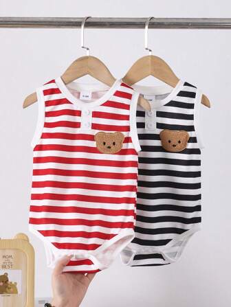 无袖条纹男婴夏季连体衣，纽扣设计，刺绣可爱小熊图案，红黑配色，连体衣套装