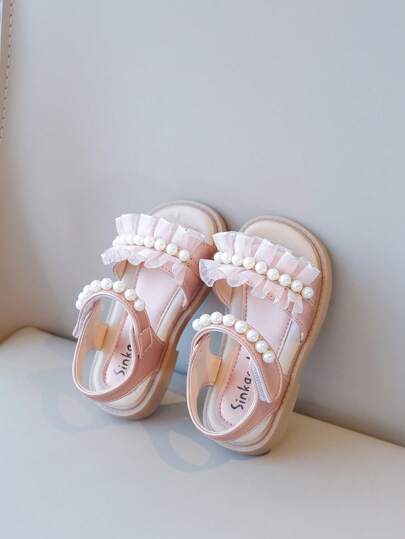 1 双全新防滑软底婴儿幼儿女童珍珠蕾丝边公主风格平底凉鞋，适合夏季